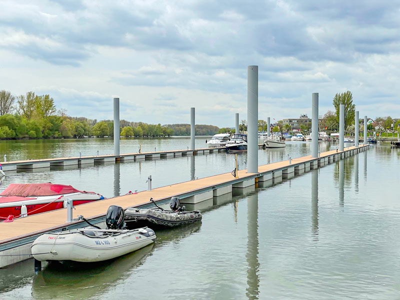 Fertig­stellung: Ersatz­neubau einer Steg­anlage für Sport­boote bei Rhein-km 519,7 am rechten Ufer (Ortslage Oestrich-Winkel)